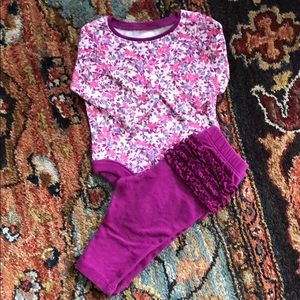 Adorable purple floral outfit 0-3 month